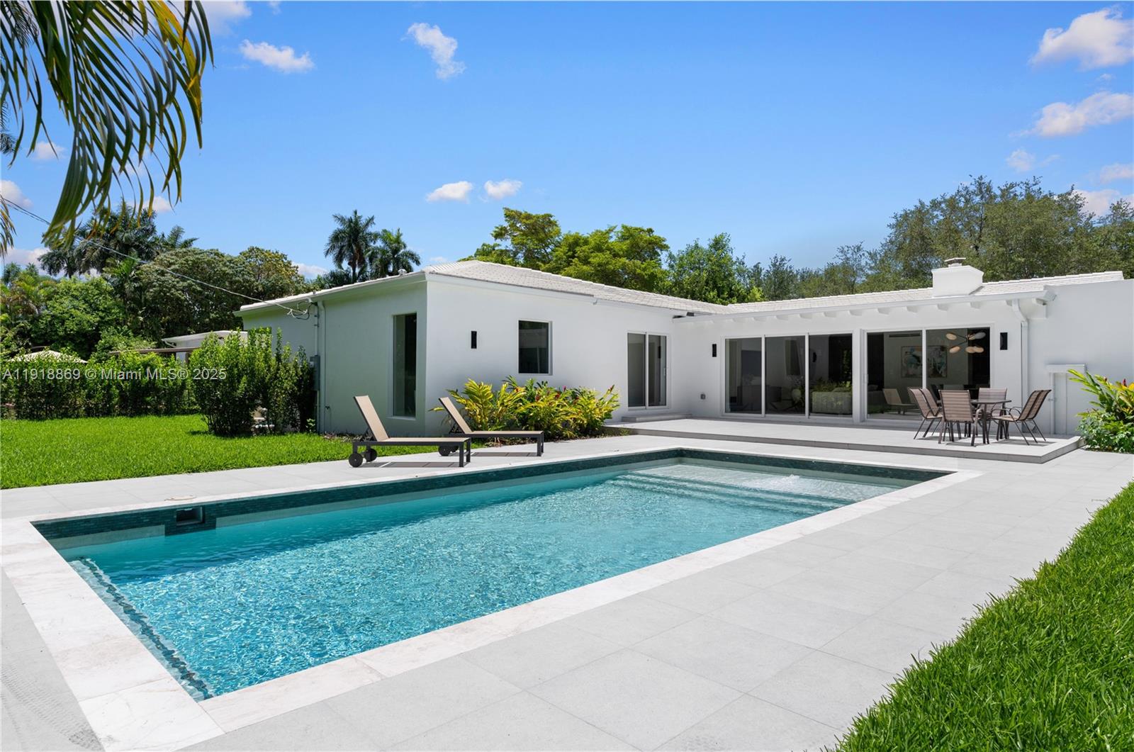 BEVERLY GLEN - Residential