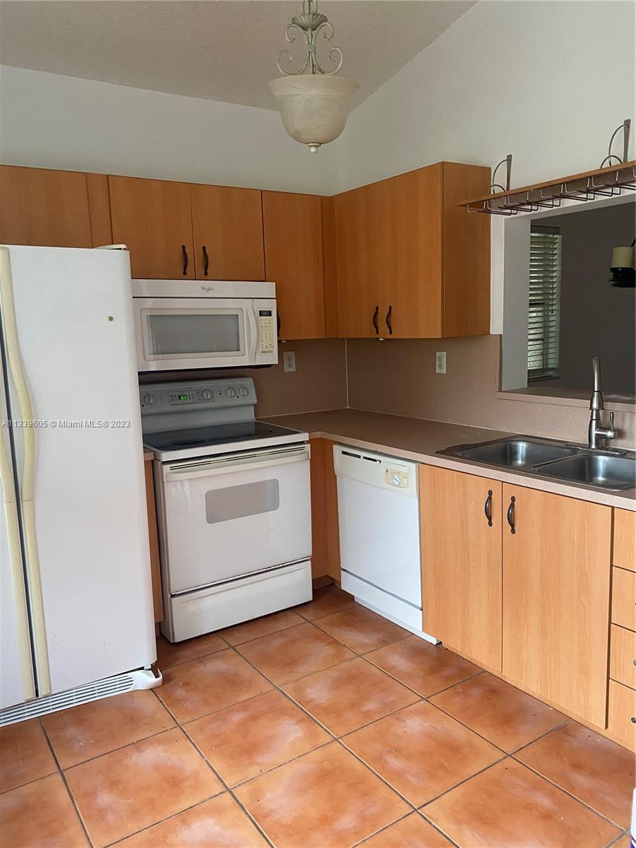 LAGO LINDO TOWNVILLAS CON - Residential Lease