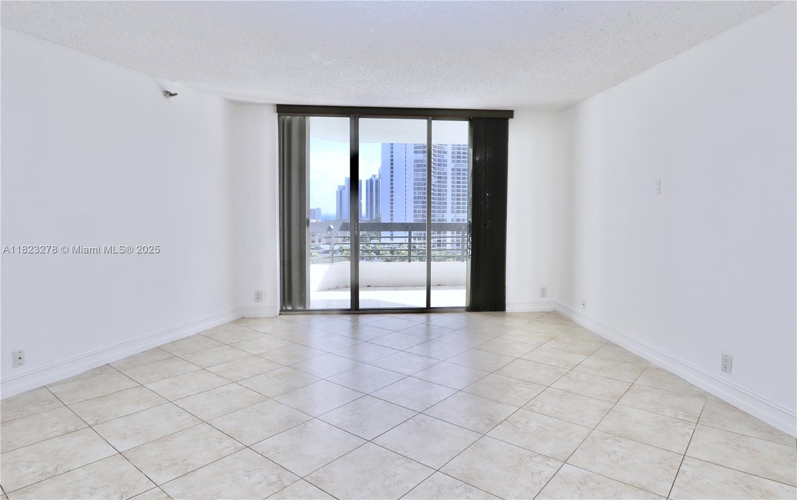 3500 Mystic Pointe Dr 1207