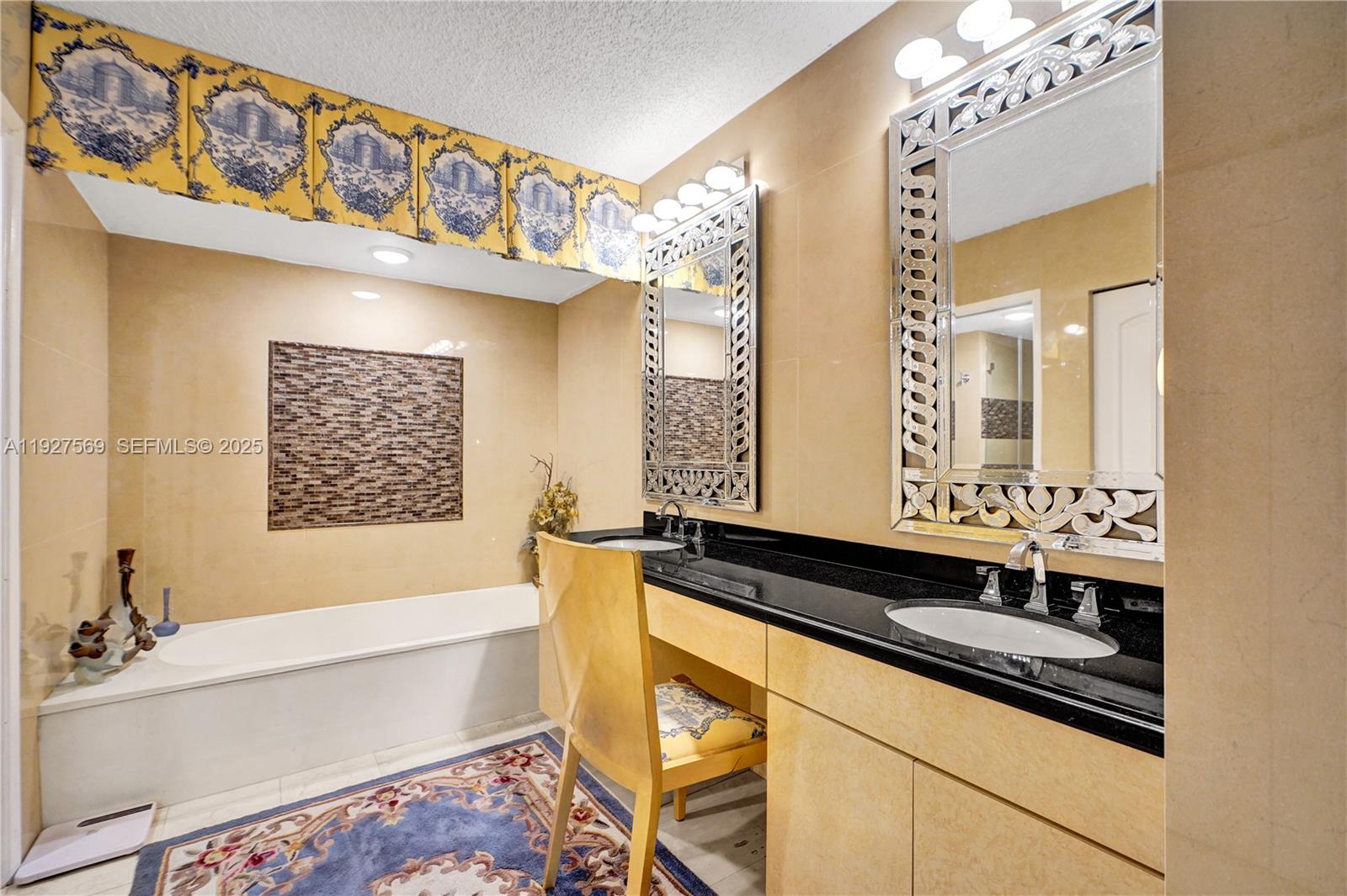 3600 Mystic Pointe Dr 311