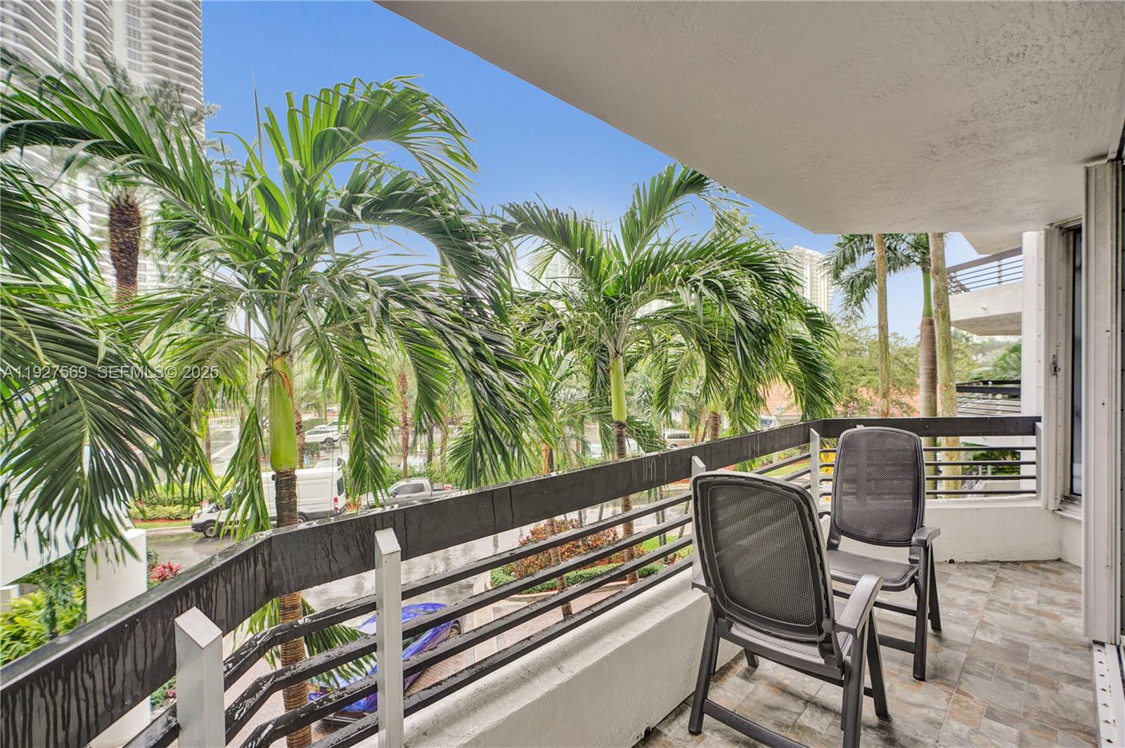 3600 Mystic Pointe Dr 311