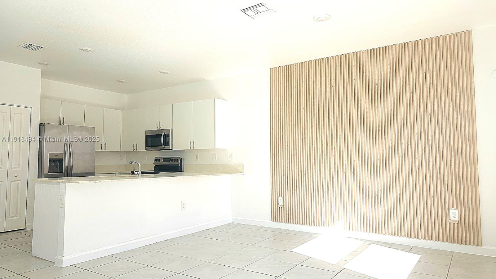 SILVER PALM RESIDENTIAL H - Residential Lease