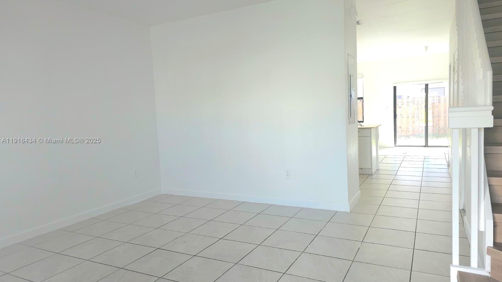 SILVER PALM RESIDENTIAL H - Residential Lease