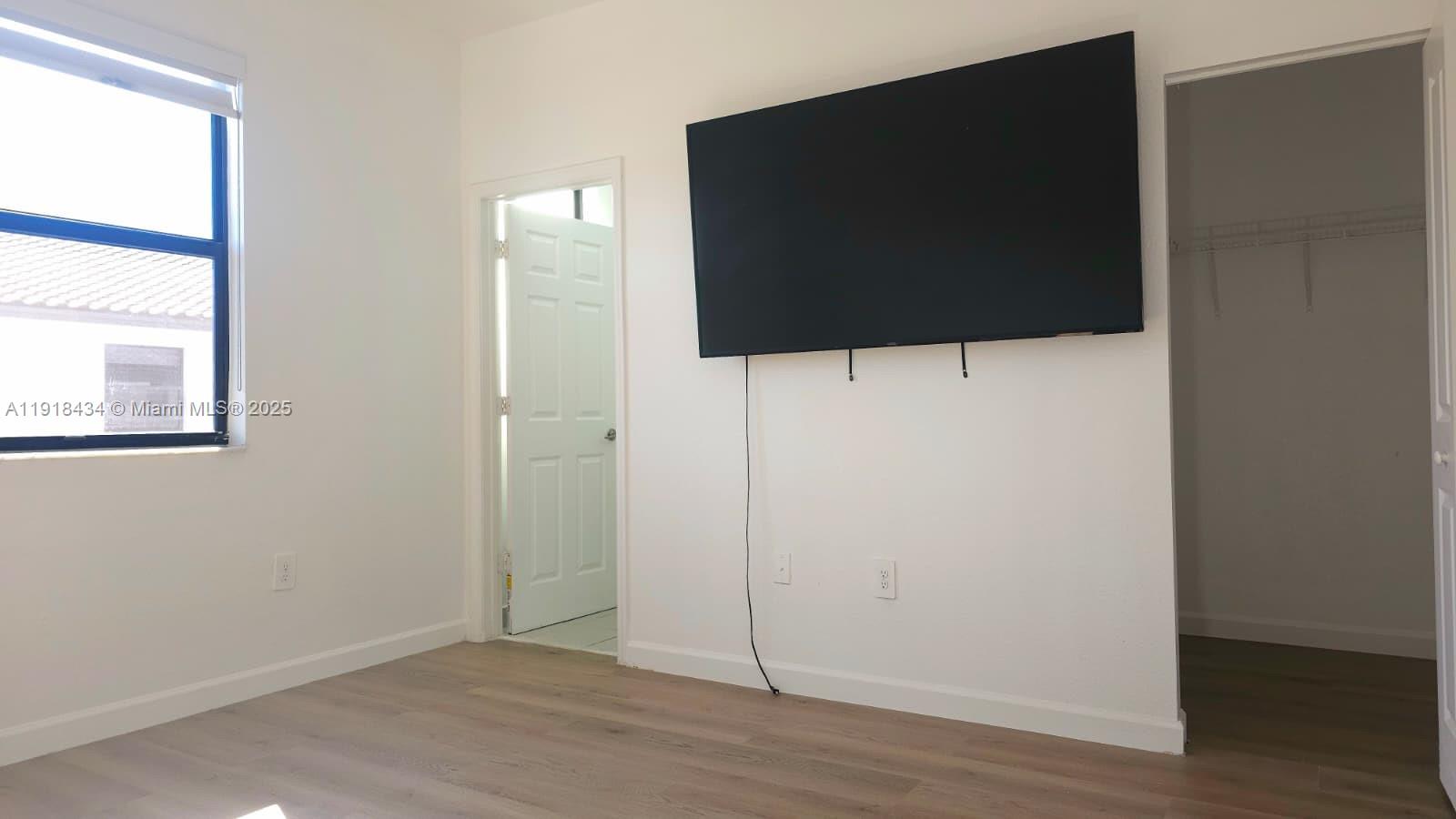 SILVER PALM RESIDENTIAL H - Residential Lease