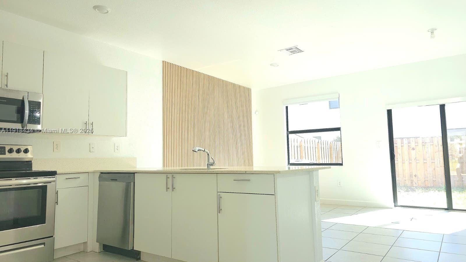 SILVER PALM RESIDENTIAL H - Residential Lease