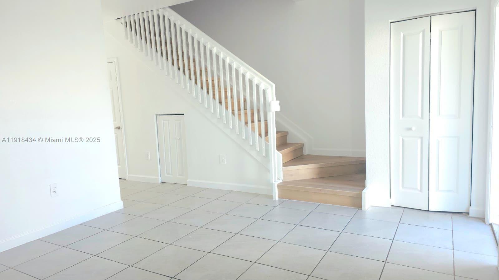 SILVER PALM RESIDENTIAL H - Residential Lease