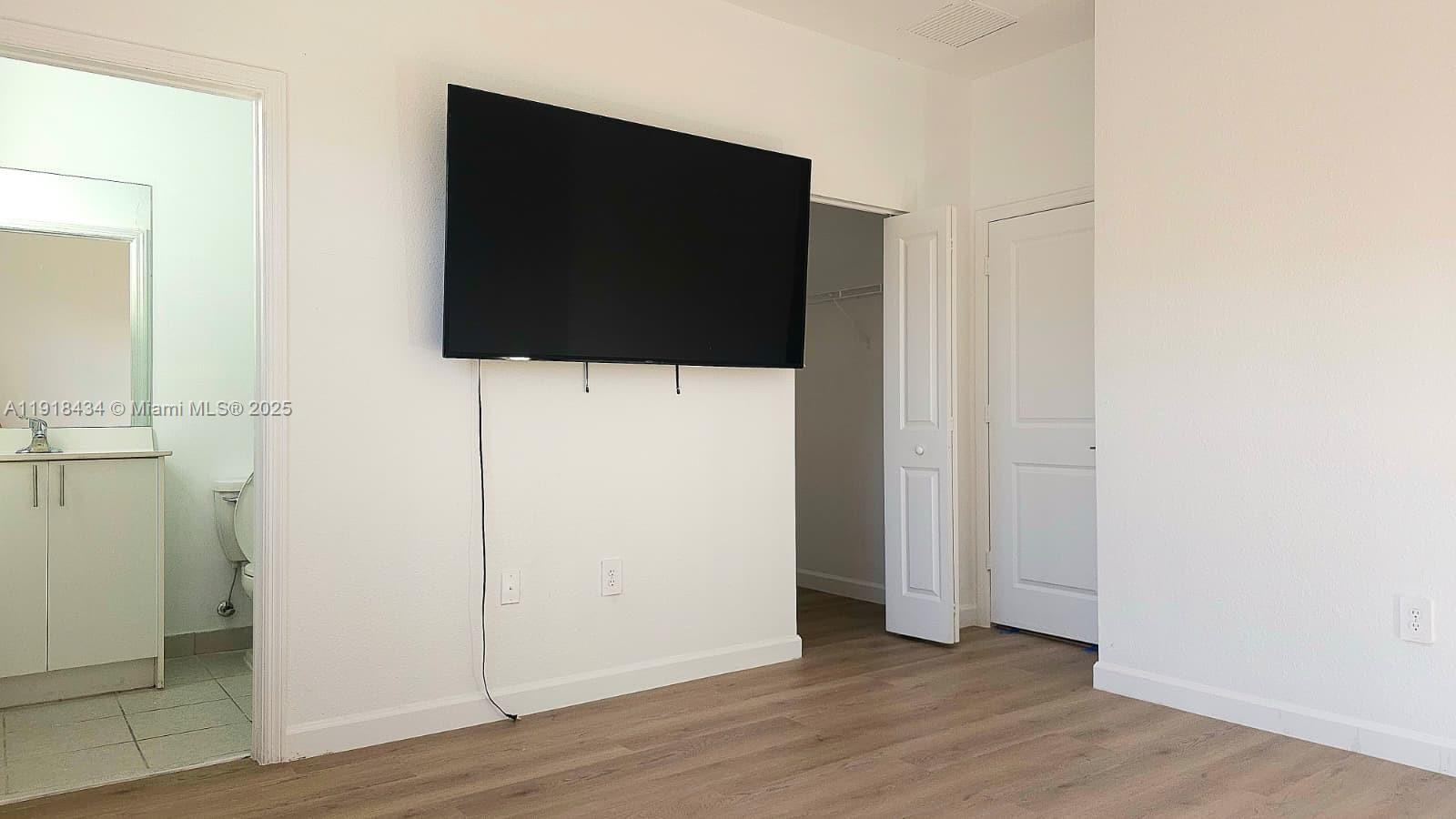 SILVER PALM RESIDENTIAL H - Residential Lease