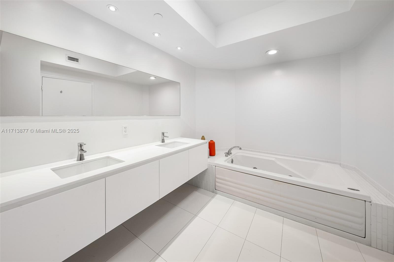 BLUE DIAMOND CONDO - Residential