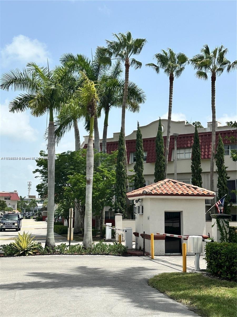 Rental Property at 8600 Sw 67th Ave 908, Pinecrest, Miami-Dade County, Florida - Bedrooms: 1 
Bathrooms: 2  - $2,000 MO.