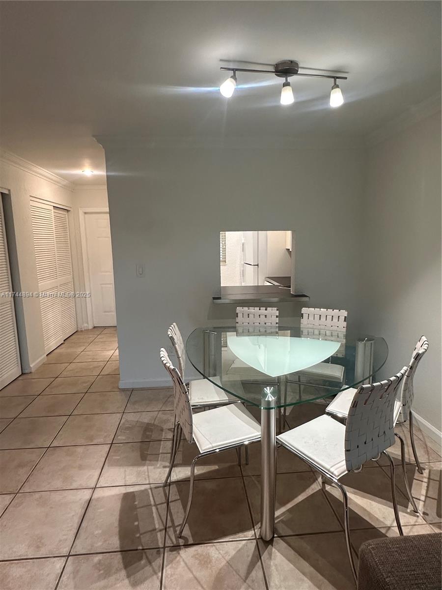 VILLAS OF PINECREST CONDO - Residential Lease