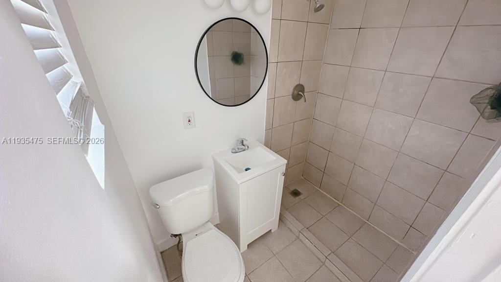 DELPHINE CONDO - Residential