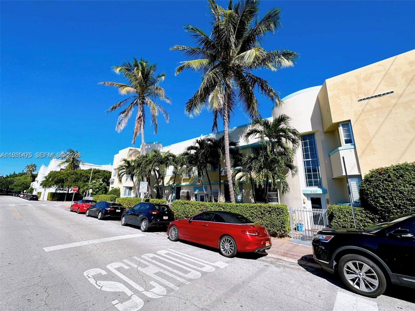 DELPHINE CONDO - Residential