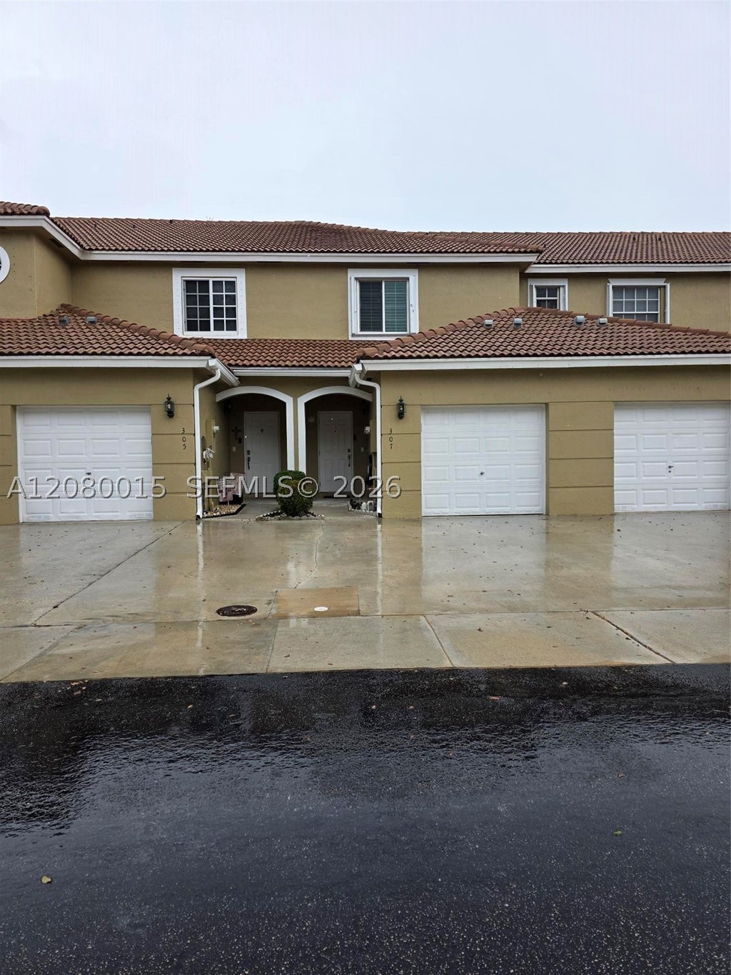 Photo of 307 SW 120th Ave, Pembroke Pines, FL 33025 (MLS # A12080015)
