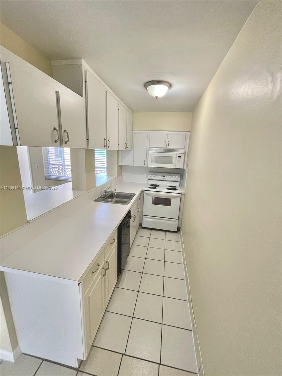 LA PLAYA CONDOMINIUMS - Residential Lease