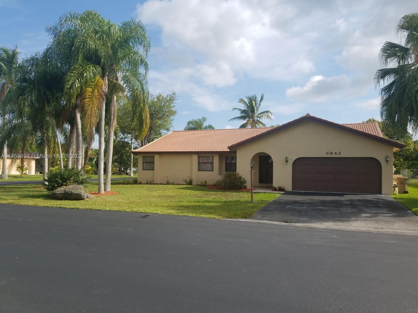 Rental Property at 6842 E Longbow Bnd 6842, Davie, Broward County, Florida - Bedrooms: 3 
Bathrooms: 3  - $3,995 MO.