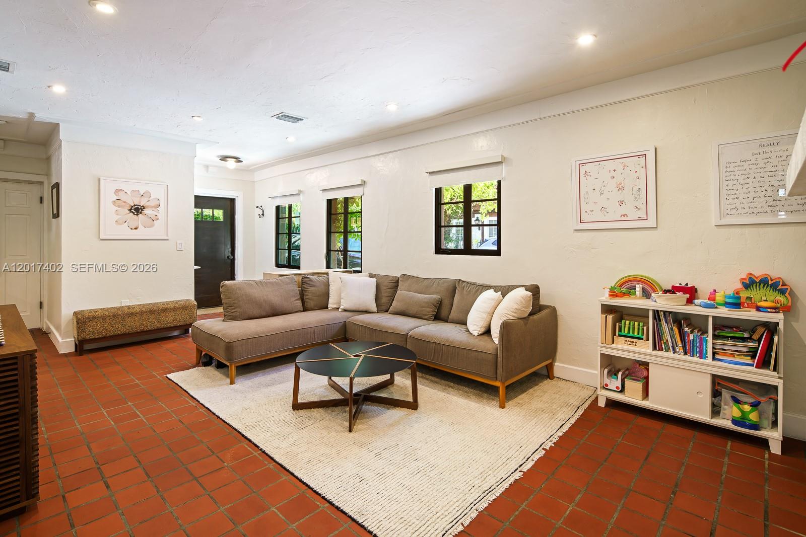 405 Viscaya Ave 405