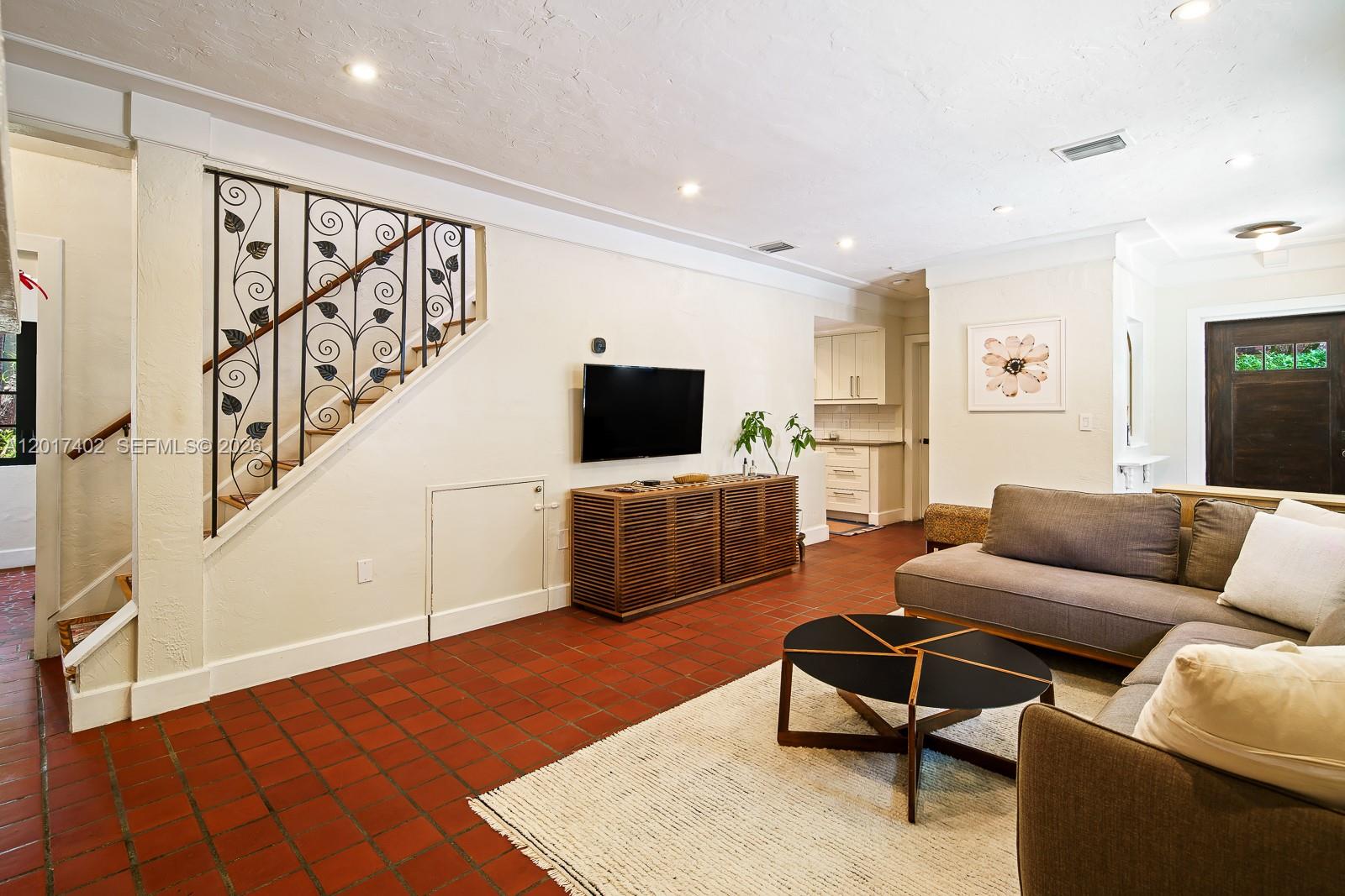405 Viscaya Ave 405