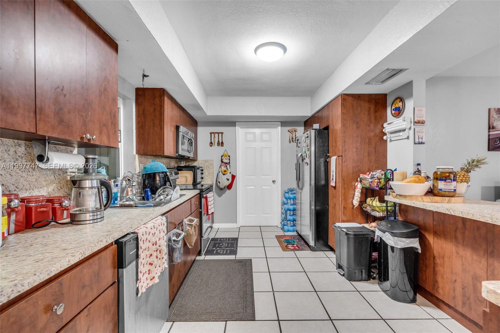 HIGHLAND MANOR SEC 6 - Residential Lease