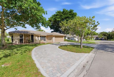 Tiny photo for 120 NW 84th Way, Coral Springs, FL 33071 (MLS # A12005723)