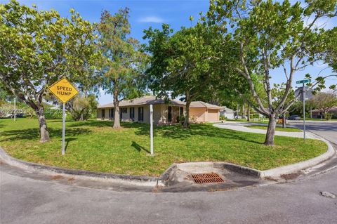 Tiny photo for 120 NW 84th Way, Coral Springs, FL 33071 (MLS # A12005723)