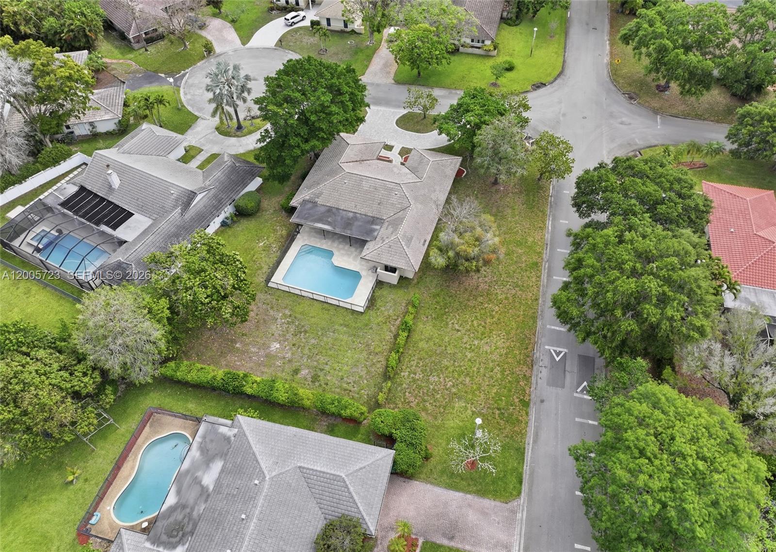 SHADOW WOOD - Residential