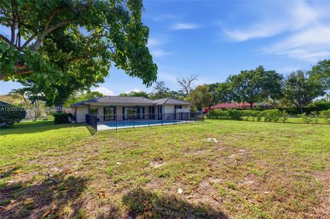 Tiny photo for 120 NW 84th Way, Coral Springs, FL 33071 (MLS # A12005723)