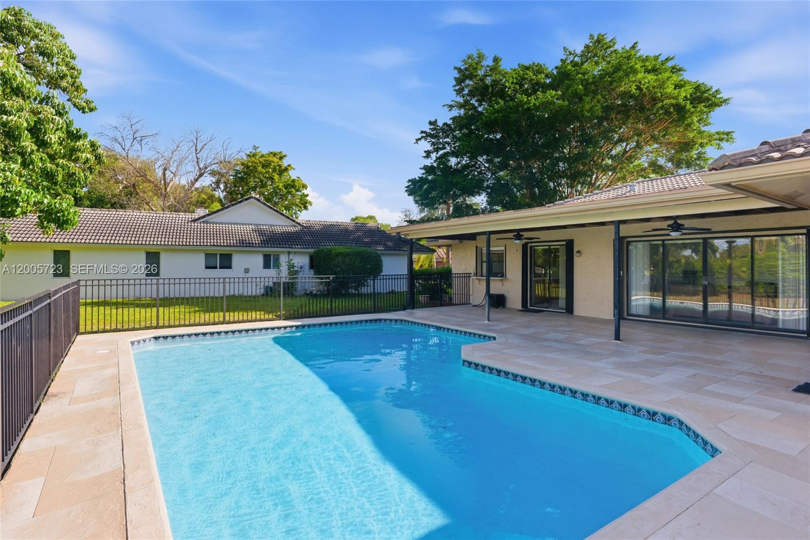 SHADOW WOOD - Residential