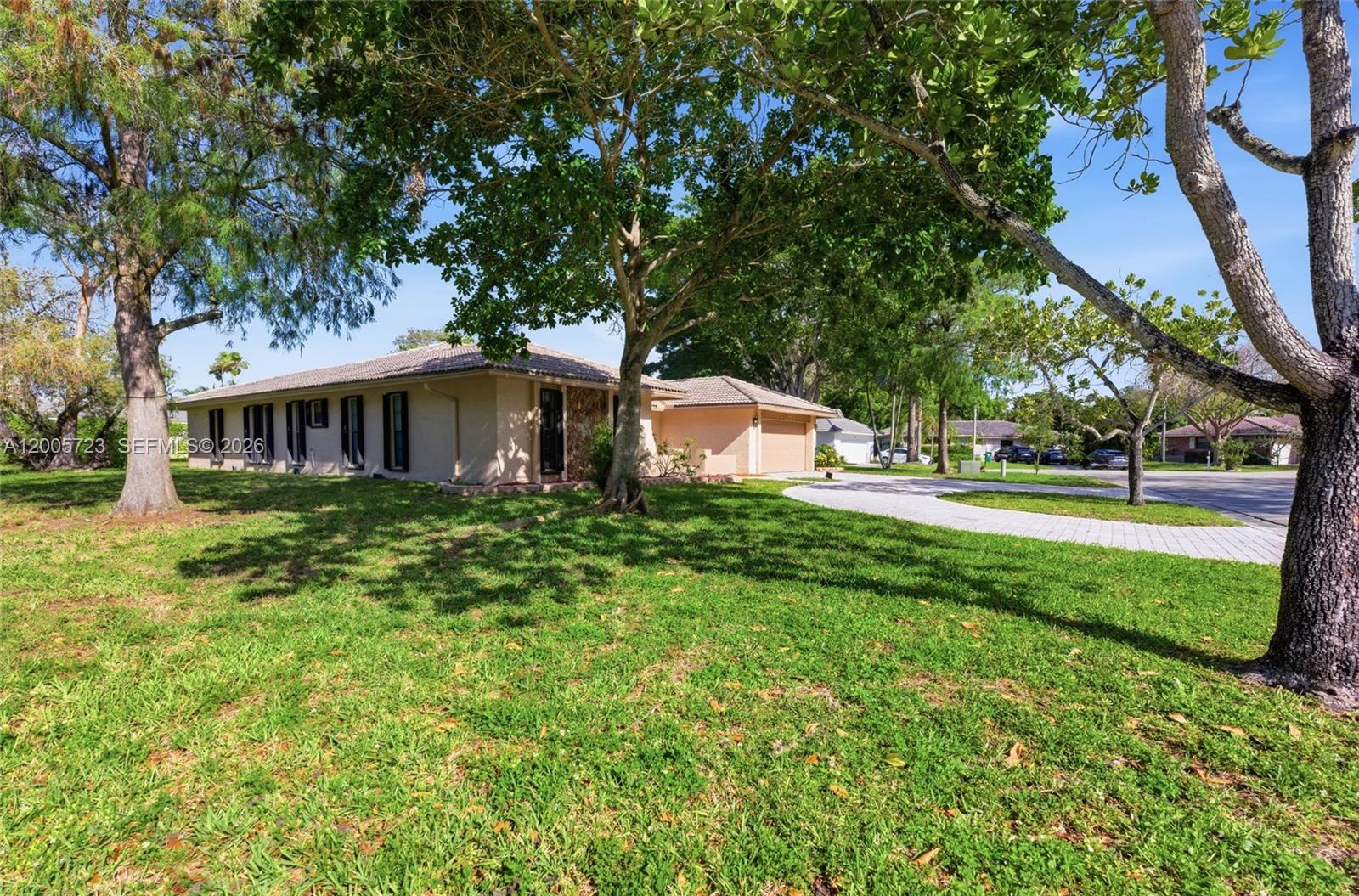 SHADOW WOOD - Residential