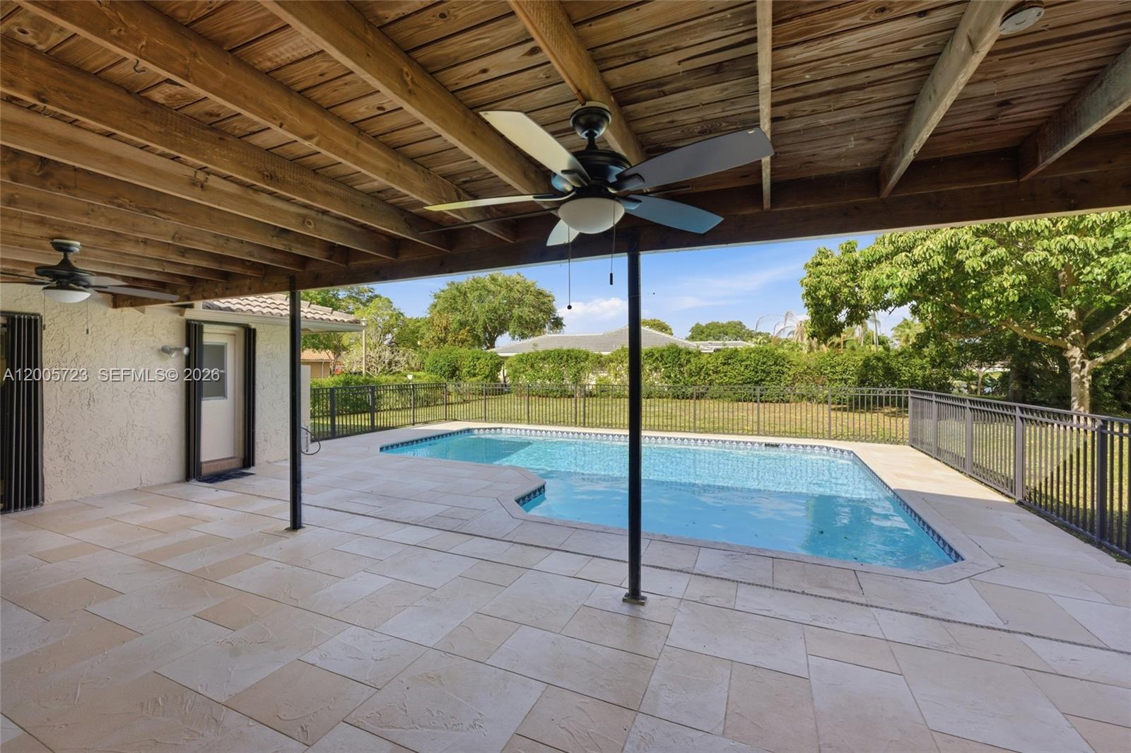 SHADOW WOOD - Residential