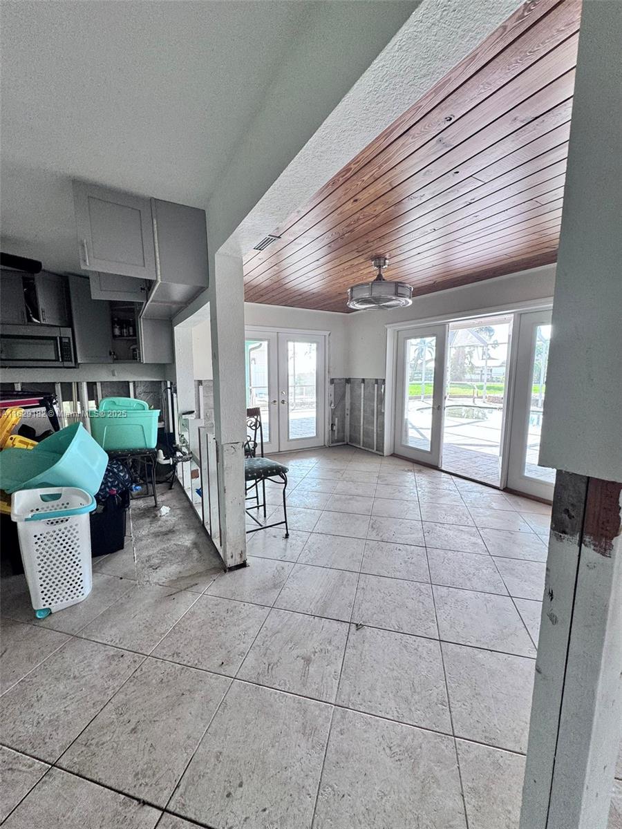 GULF ACRES - Residential