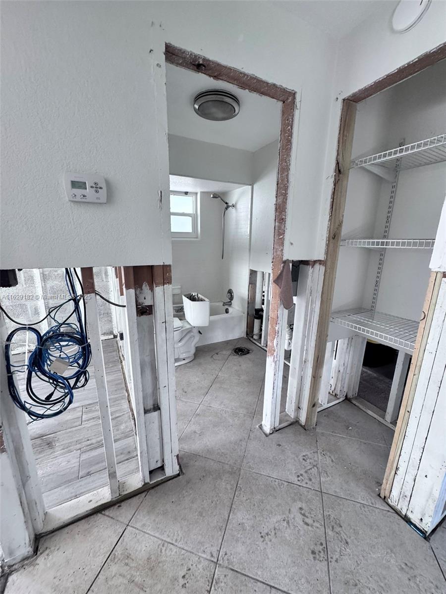 GULF ACRES - Residential