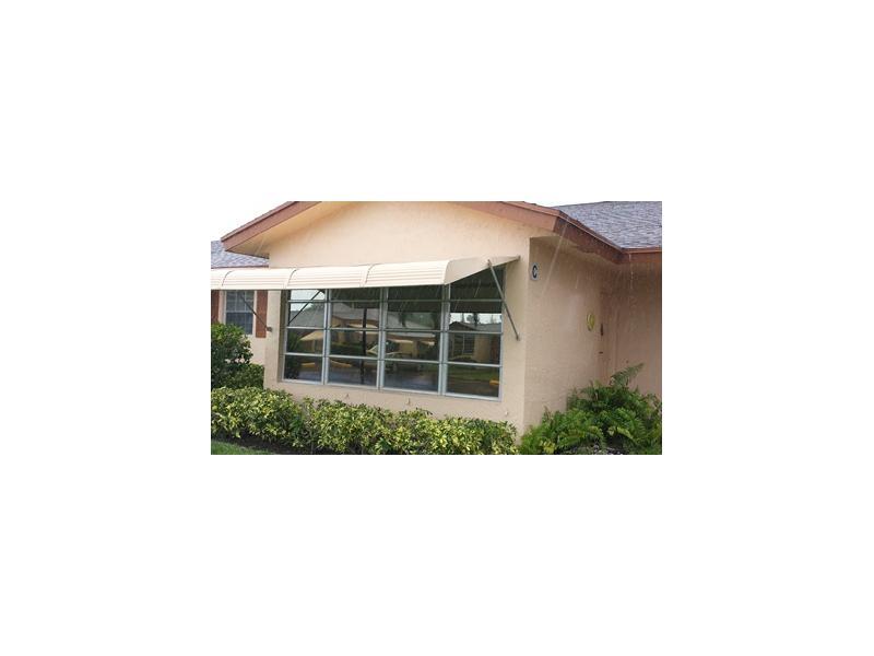 Extra large and roomy 1br/1.5 bath condo in Highpoint of Delray awaits your personal design and touches. 55+ community strictly enforced.