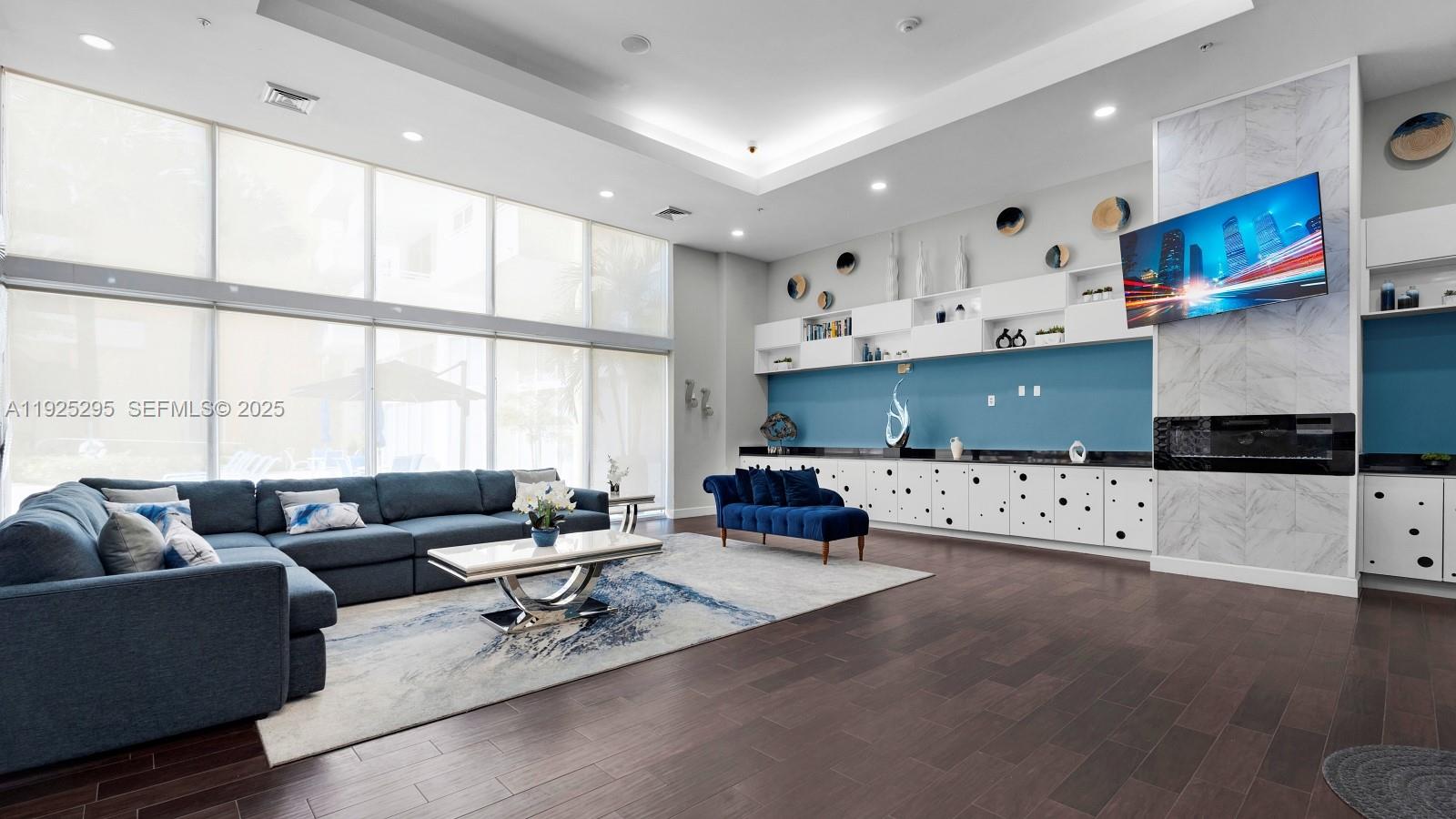 VENTURE AT AVENTURA EAST - Residential Lease