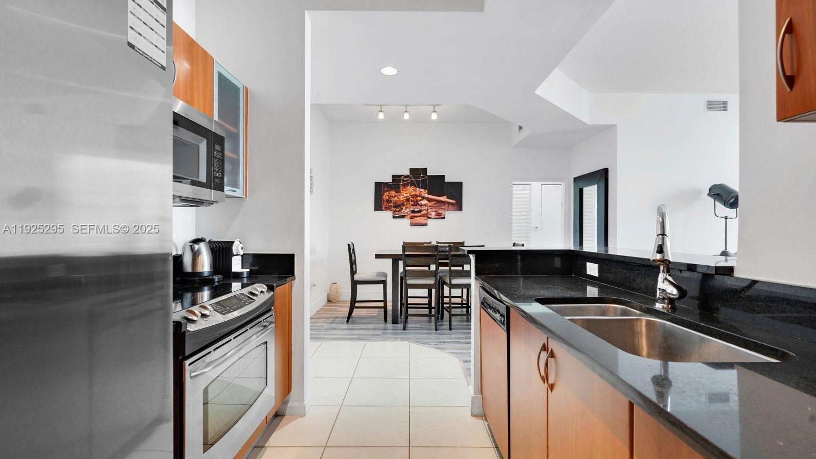 VENTURE AT AVENTURA EAST - Residential Lease