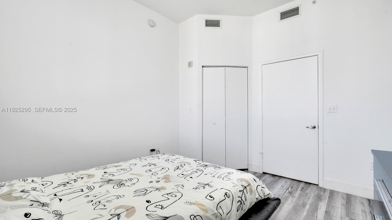 VENTURE AT AVENTURA EAST - Residential Lease