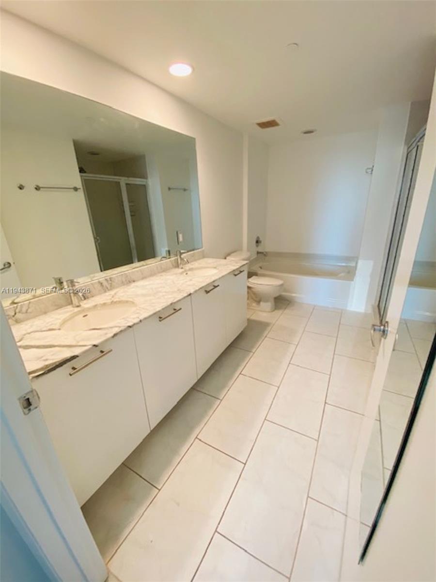 THE PLAZA 901 BRICKELL - Residential Lease