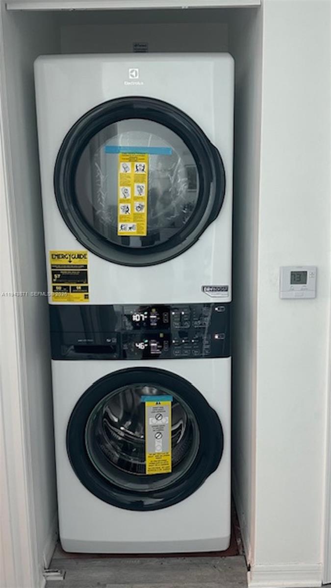 THE PLAZA 901 BRICKELL - Residential Lease