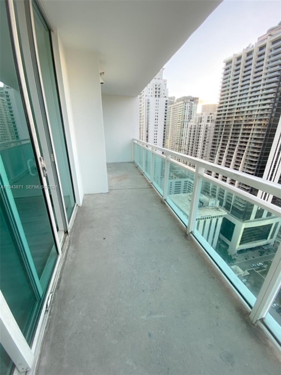 THE PLAZA 901 BRICKELL - Residential Lease