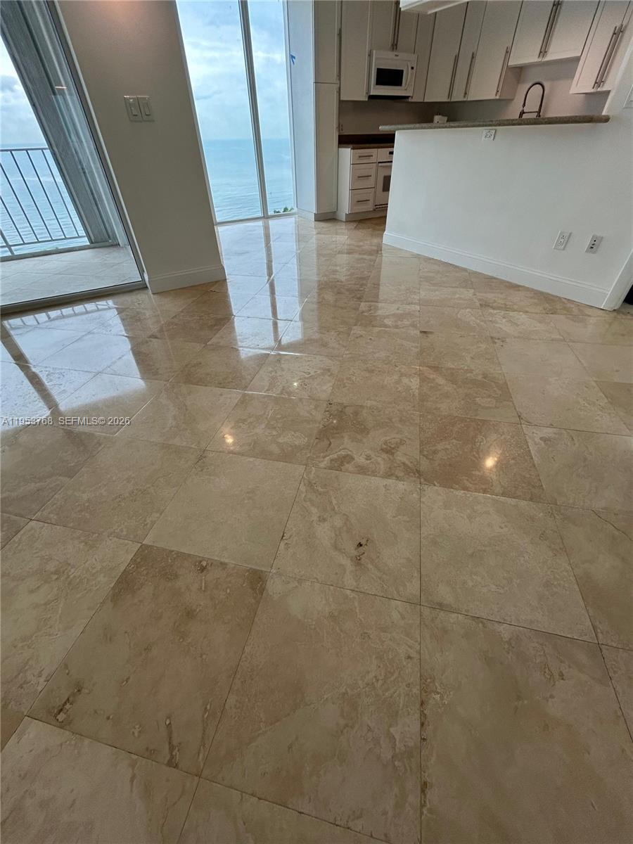 881 Ocean Dr 10D