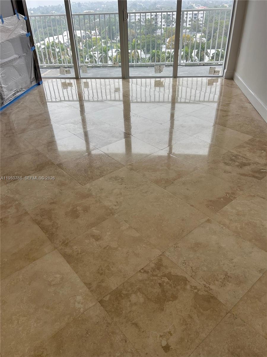 881 Ocean Dr 10D