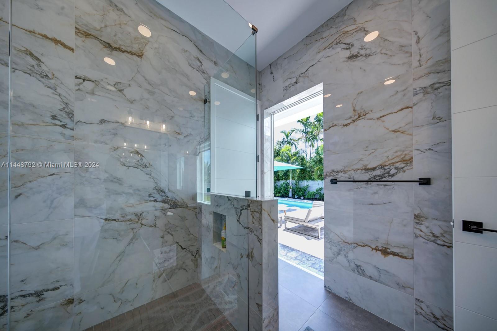 LAKE PLACID - Residential