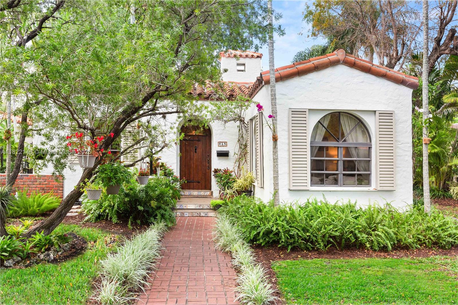 Property for Sale at 425 Cadagua Ave, Coral Gables, Broward County, Florida - Bedrooms: 3 
Bathrooms: 2  - $1,293,000