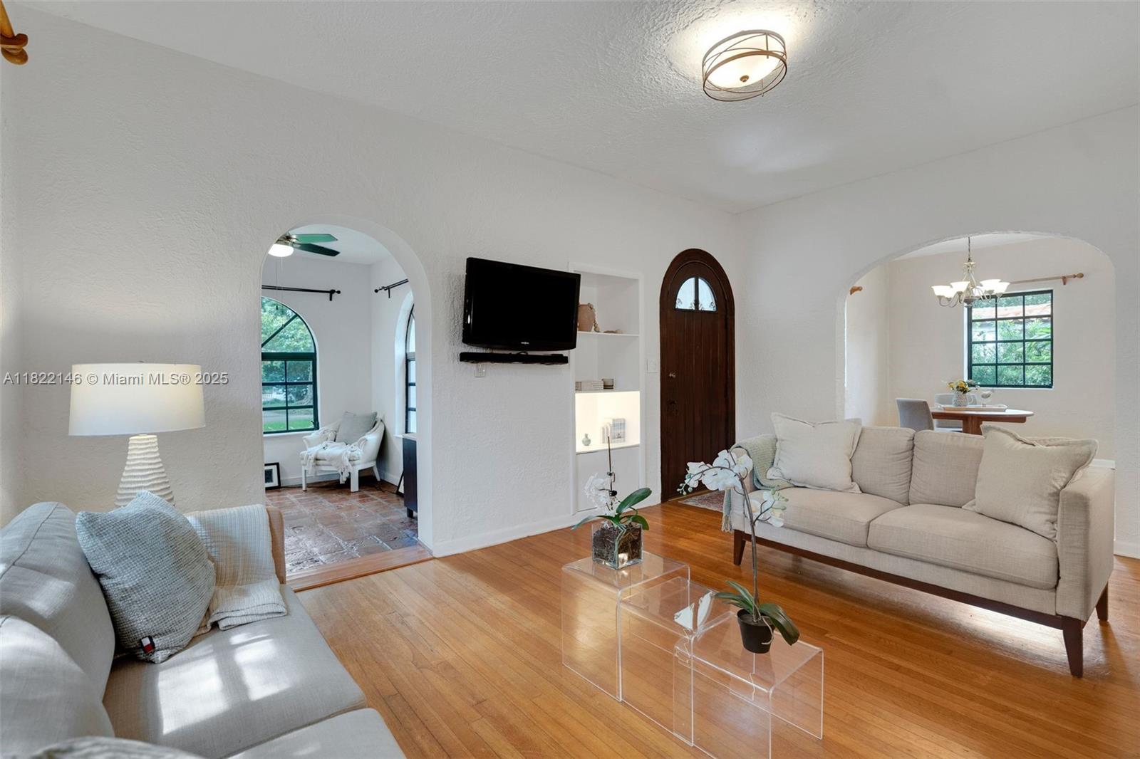 425 Cadagua Ave