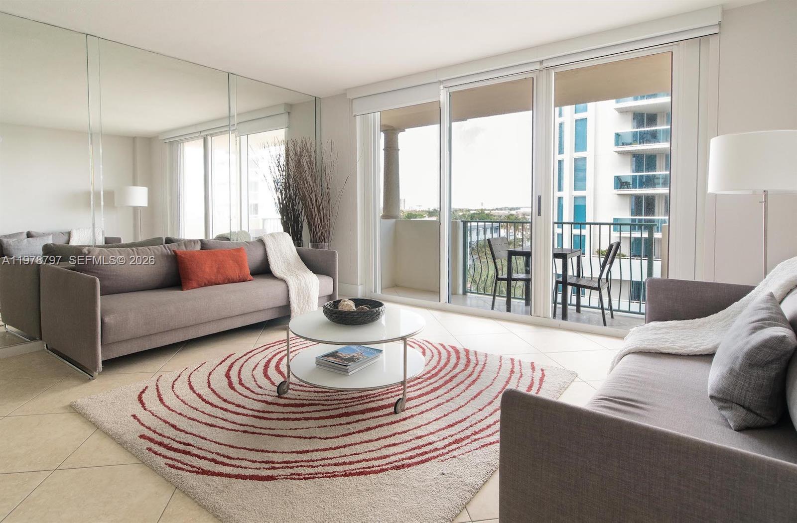 9195 Collins Ave 711