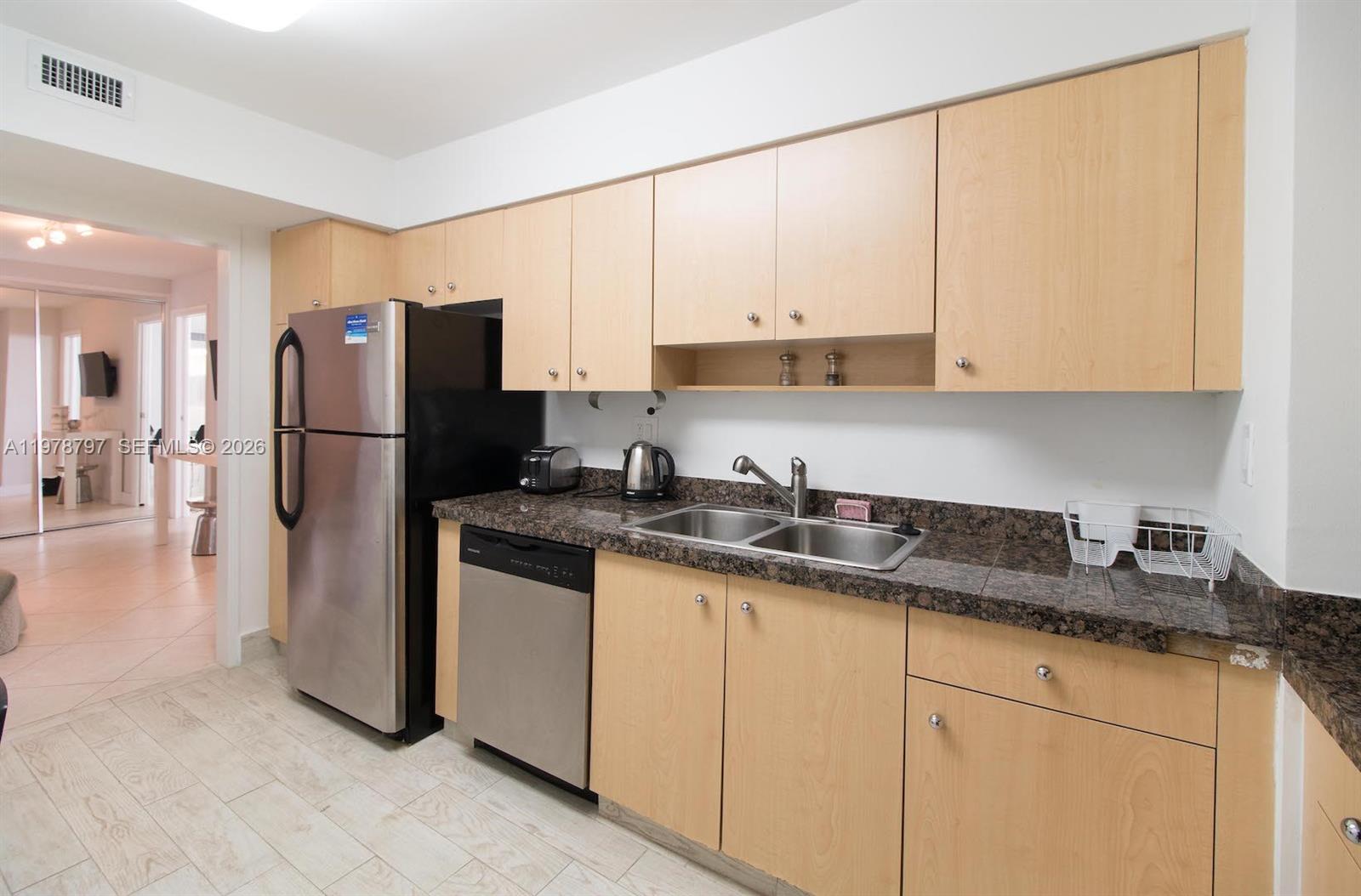 CARLISLE ON THE OCEAN CON - Residential Lease