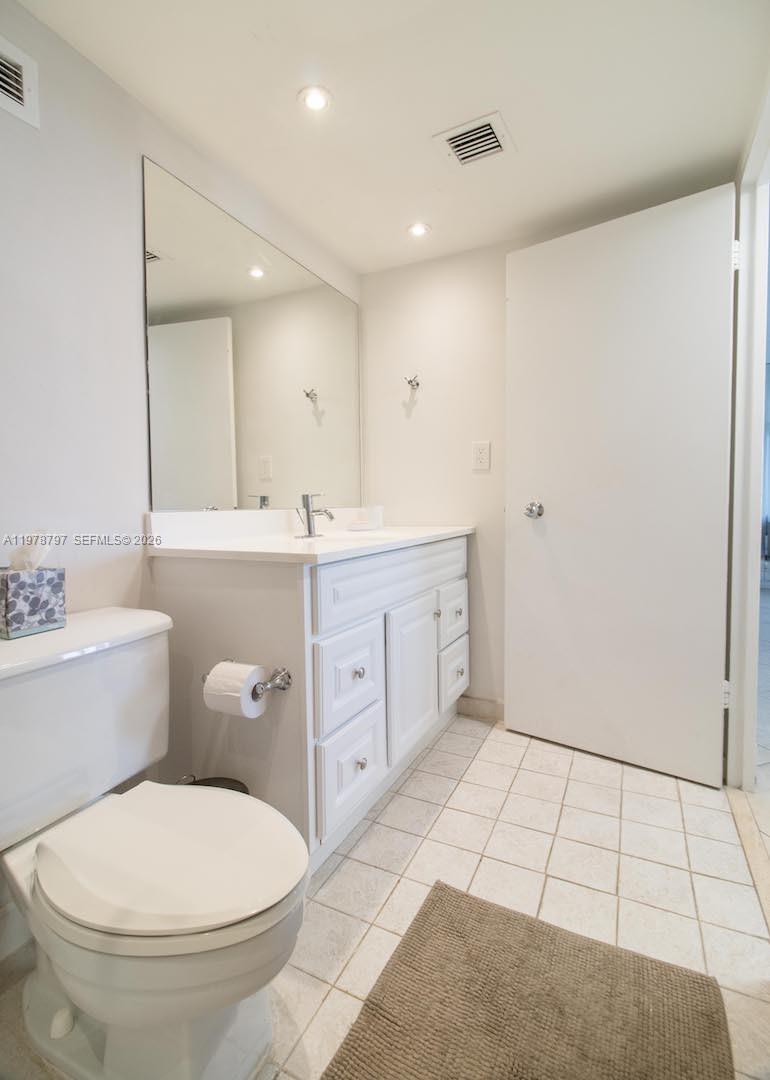 CARLISLE ON THE OCEAN CON - Residential Lease