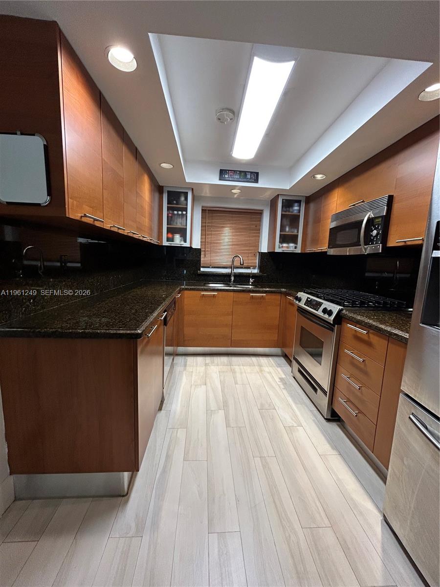 MIAMI LAKES LAKE MARTHA S - Residential