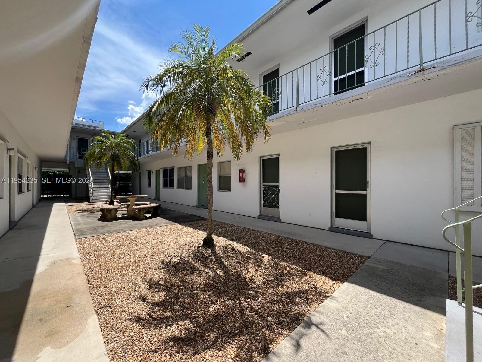 PALMVIEW CONDOMINIUM APAR - Residential