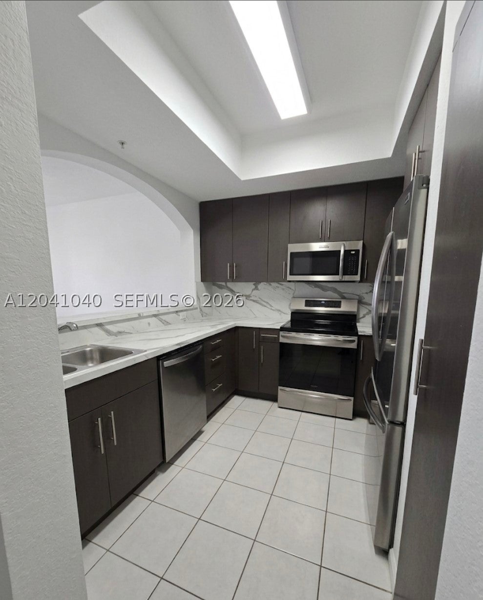 8936 W Flagler St 204