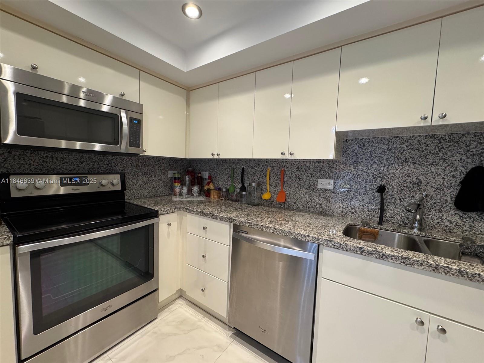 DELVISTA TOWERS CONDO - Residential